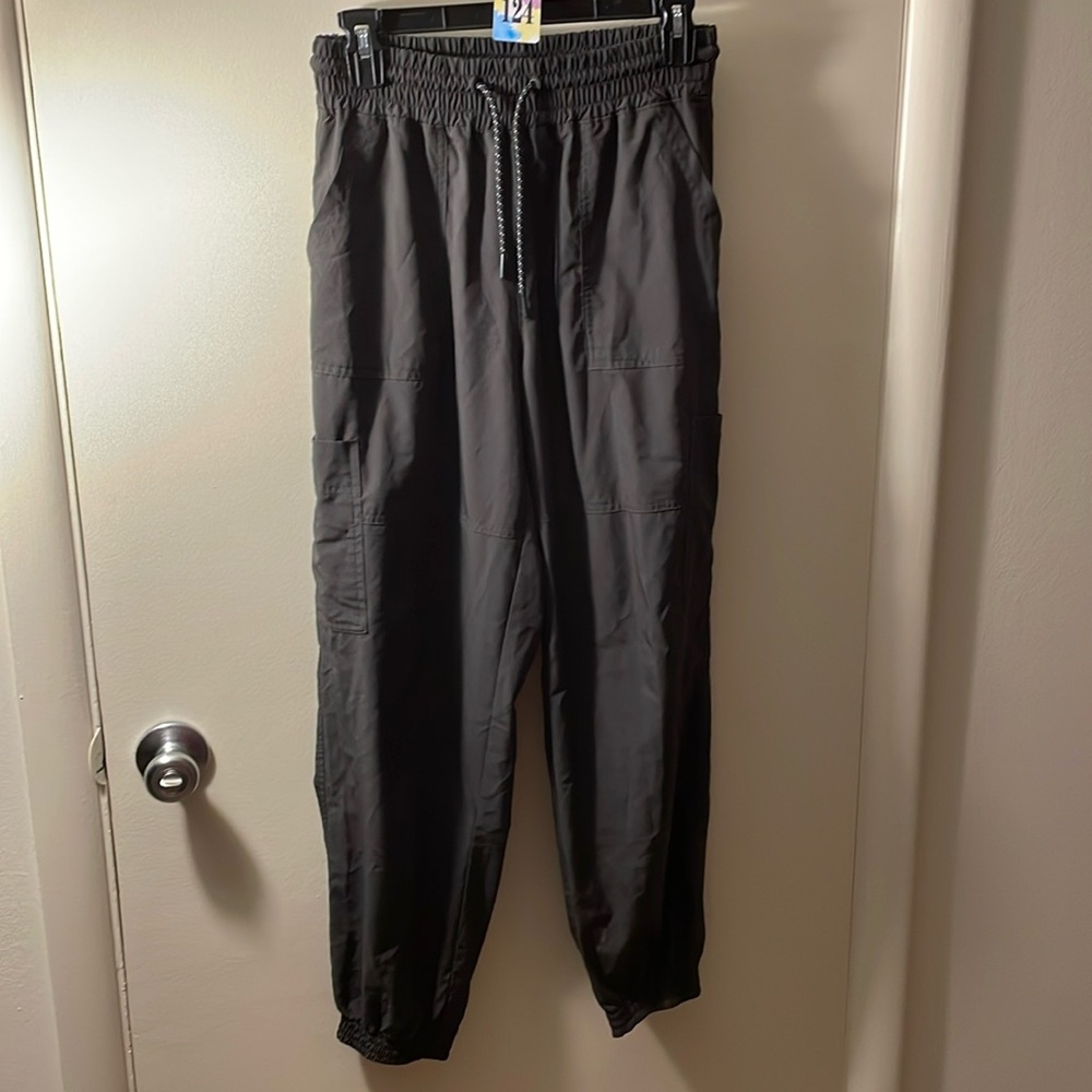 EUC army green jogger track pants w/cargo pockets sz.Xs 124